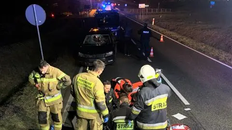 80-latek śmiertelnie potrącony przez samochód na drodze wojewódzkiej 708 pod Ozorkowem