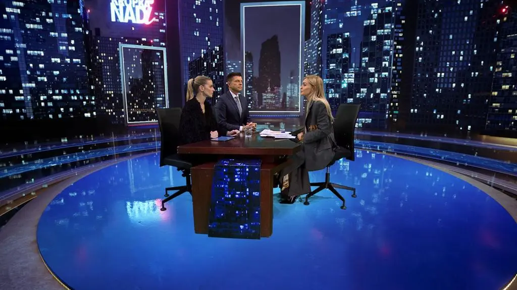 Goście programu "Kropka nad i" w czasie rozmowy 
