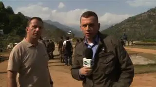 Polscy ratownicy w Nepalu. "Będziemy pracować tu tak długo jak będą dowożeni ranni"