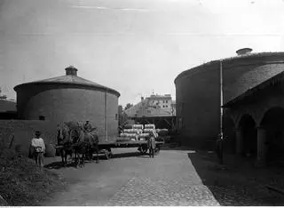 Zbiorniki i składnica beczek na terenie Akwawitu (1925 r.)