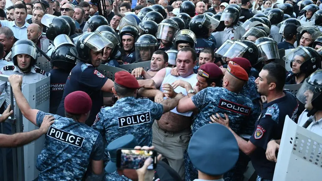 Uczestnicy protestu w Erywaniu 