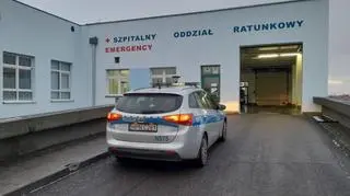 Policjanci eskortowali matkę z dzieckiem do szpitala