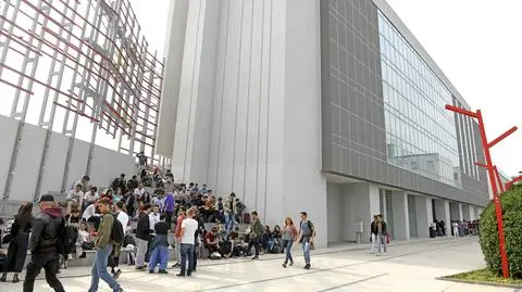 Włoscy studenci protestują żyjąc na ulicy. "To miasto jest nie do życia"