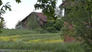 Garbno. Przyroda zabiera to, co kiedyś wybudował człowiek