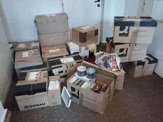 Kraków. Policja: dwóch braci handlowało nielegalnym oprogramowaniem na bazarze