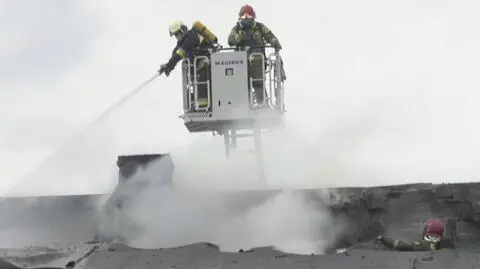 Pożar budynku wielorodzinnego w Kielcach, skomplikowana akcja strażaków