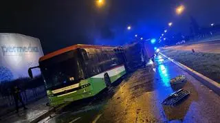 Oba pojazdy stanęły w ogniu i spłonęły 