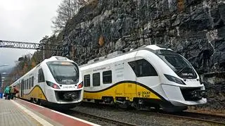Pociąg Kolei Dolnośląskiej w Szklarskiej Porębie 