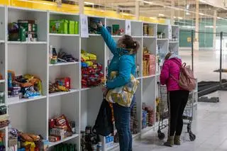 Станція допомоги біженцям у колишньому Tesco
