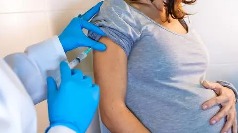 Szczepienia kobiet ciężarnych i badania w związku z COVID-19