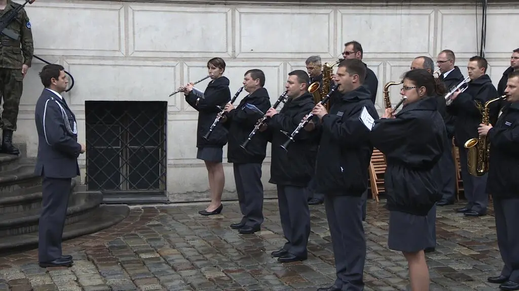 Orkiestra zagrała hymn Polski