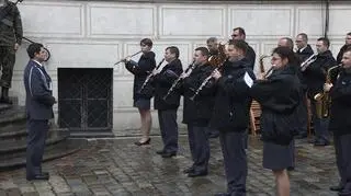 Orkiestra zagrała hymn Polski