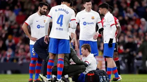 Barcelona traci ważnych piłkarzy. Opublikowano raport medyczny