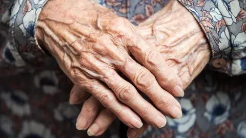 Oszuści zadzwonili do 85-latki, wypłaciła oszczędności i czekała na kontakt. Nie doczekała się