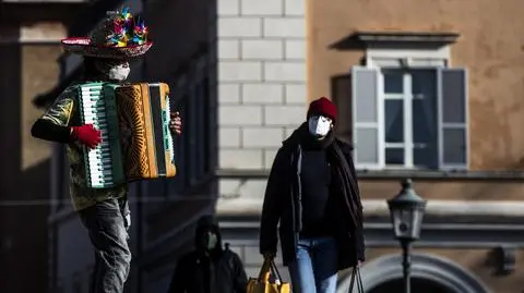 Izrael szczepi nastolatków, Francja u progu lockdownu, włoski komisarz "nie wierzy" koncernom