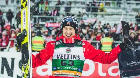 Huknął Kubacki, ale wygrał Stoch. Polacy lubią tam latać