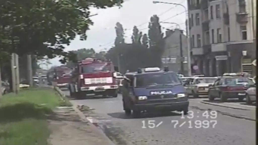 15 lipca 1997 r. we Wrocławiu. Wodę i żywność dowożono pontonami