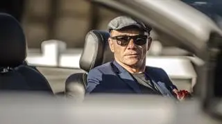 mezczyzna samochod kabriolet shutterstock_1445642075