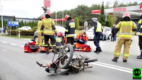 Jechali motorowerem, zderzyli się z autem. Obaj byli pijani