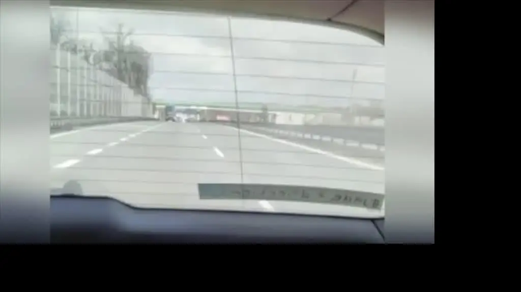 Kierowca ciężarówki jechał slalomem