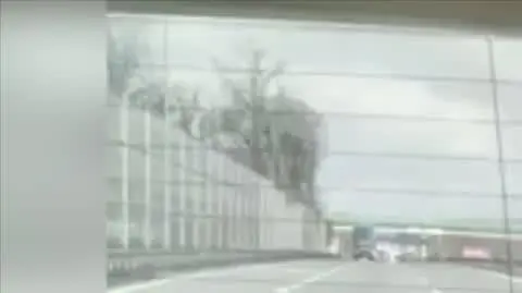 Kierowca ciężarówki jechał slalomem