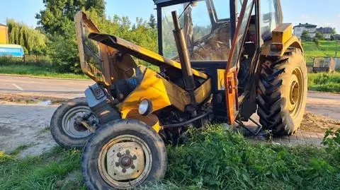 Ciągnik po zderzeniu z autem niemal rozpadł się na dwie części