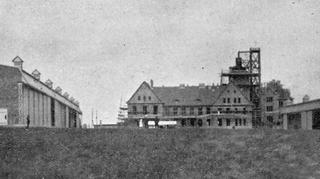  Trzy hale Stacji Lotniczej w Ławicy w 1913 r