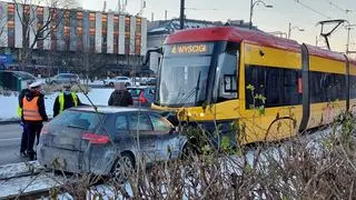 Zderzenie auta z tramwajem na Marszałkowskiej 