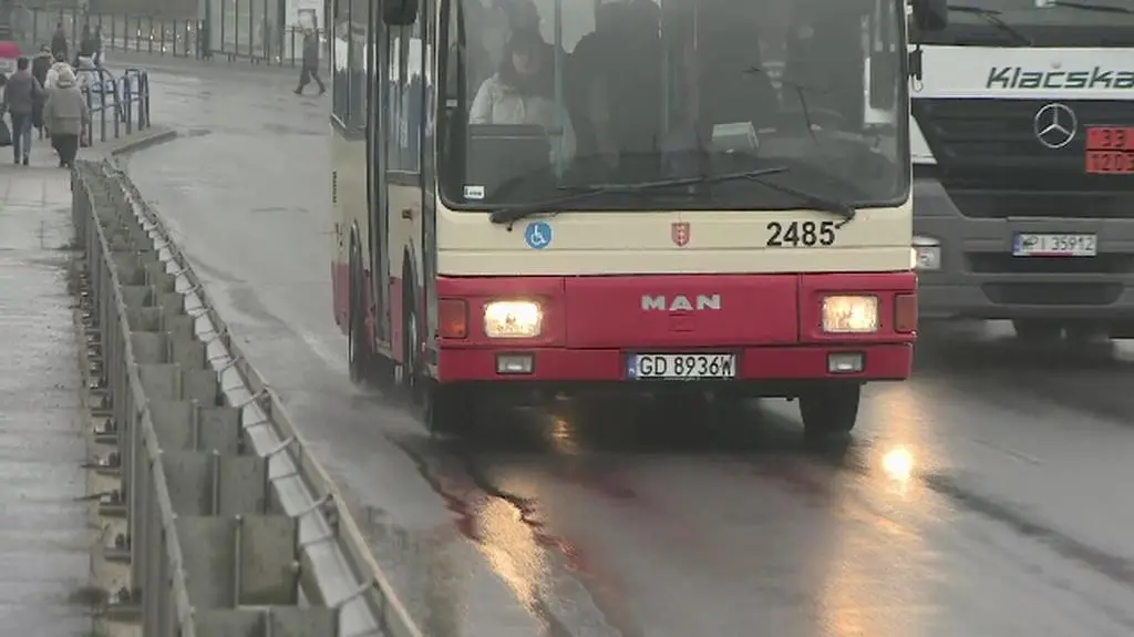 Kierowca o pomocy rannemu 