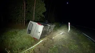 Autobus wpadł do rowu