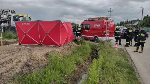 Syn nie żyje, ojciec w ciężkim stanie w szpitalu. Poszukiwany operator betoniarki sam zgłosił się na policję