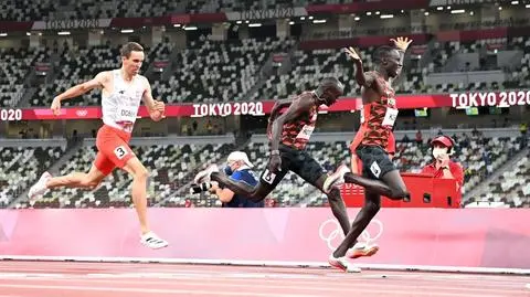 Jeszcze w maju Dobek wystartował w biegu płotkarskim. W Tokio zdobył medal na 800 m