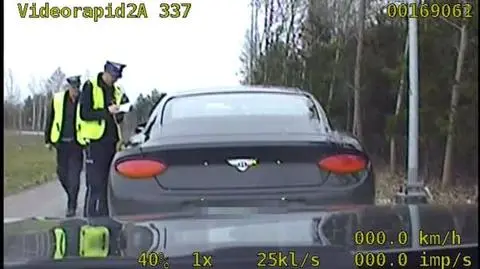 Pędził bentleyem z prędkością 250 km/h. Policja zatrzymała kierowcę. Nagranie