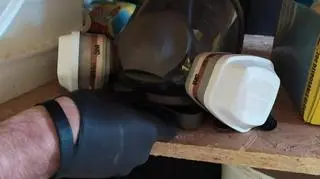 W laboratorium znaleziono też maskę przeciwgazową