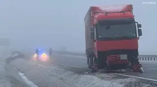 Ciężarówka najechała na samochód osobowy