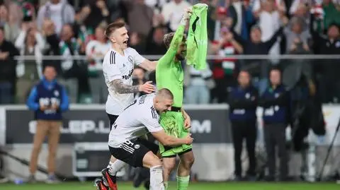 Nauczyciele zapowiadają protest, Legia świętuje, do Chin nadciąga potężny tajfun