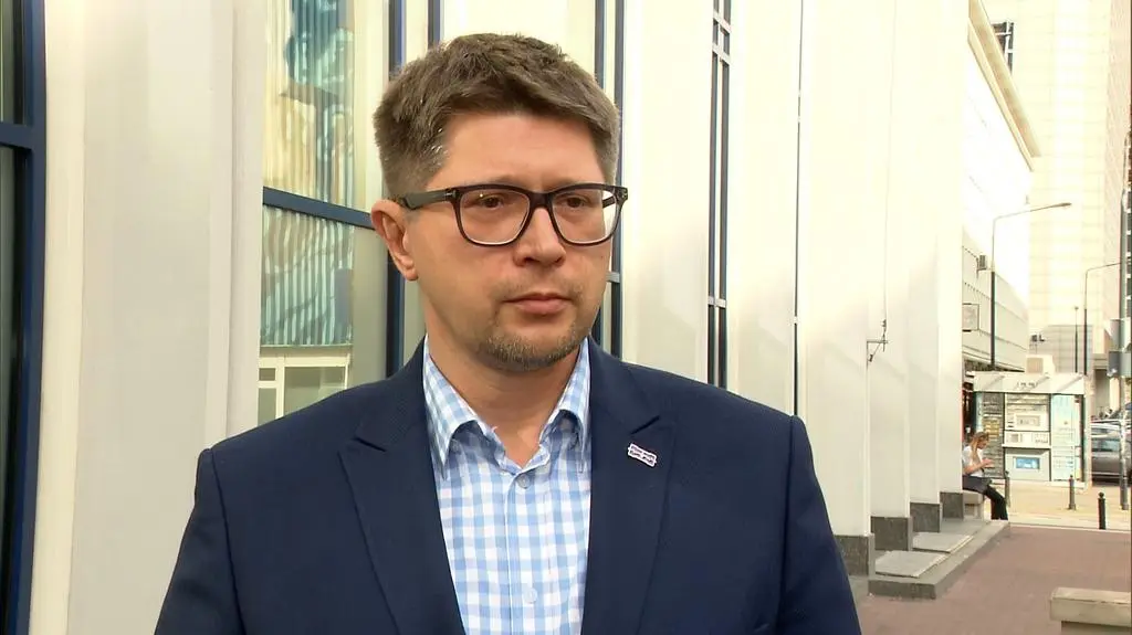 Orzeczenie sądu nigdy nie jest decyzją polityczną. Akt łaski jest zawsze aktem politycznym