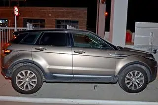 Land rover o wartości 120 tysięcy złotych został wyprodukowany w 2016 roku