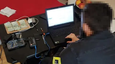 Policja zatrzymała osiem osób podejrzanych o oszustwa internetowe 