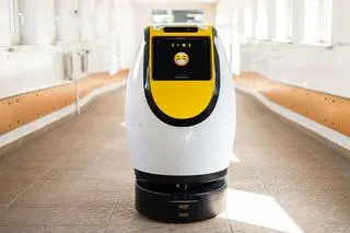 Robot wyświetla zabawne emotikony