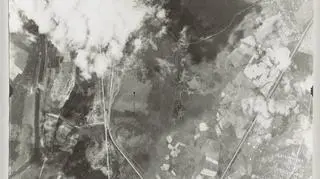 Lotnicze zdjęcie okolic Lasu Katyńskiego wykonane z niemieckiego samolotu rozpoznawczego 2 września 1942 roku