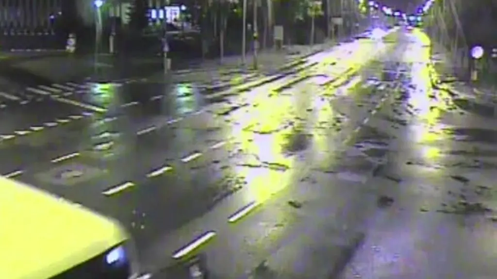 Jeździł na dachu autobusu po Elblągu