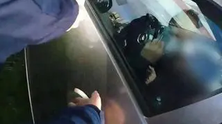 Włocławek. Policjantki w porę pomogły 74-letniemu kierowcy