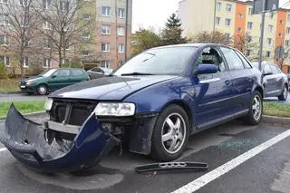Najpierw wymontowali zderzak w audi, potem uciekli 