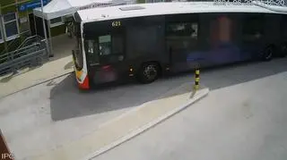Nie było karetki, do szpitala zawiózł ją autobus