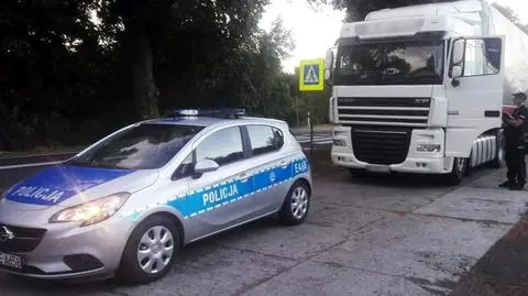 Dostali zgłoszenie o pijanym kierowcy ciężarówki. "Podczas kontroli omal nie wypadł z kabiny"