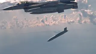 Pocisk JASSM-ER odpalany z myśliwca F-16