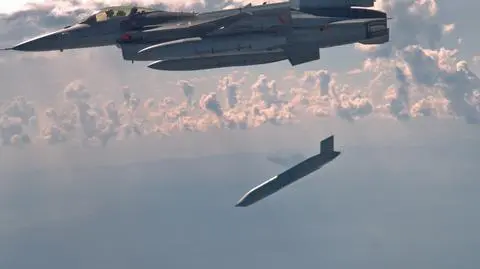 Pocisk JASSM-ER odpalany z myśliwca F-16
