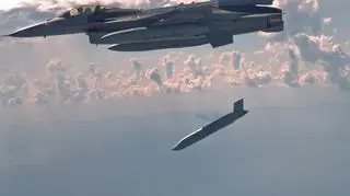 Pocisk JASSM-ER odpalany z myśliwca F-16