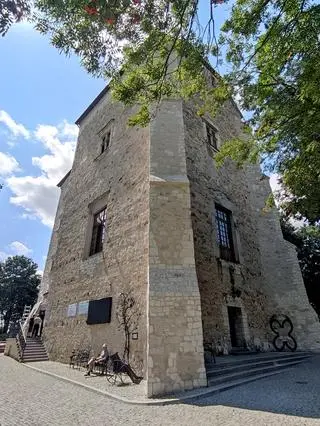 Wieża ariańska jest największą atrakcją turystyczną Wojciechowa